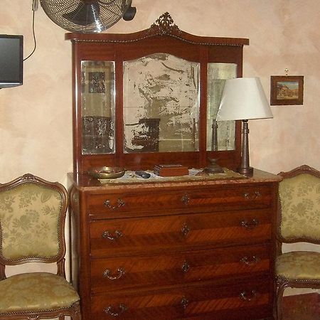 B&B Carolina Plebiscito R. Napoli Bagian luar foto