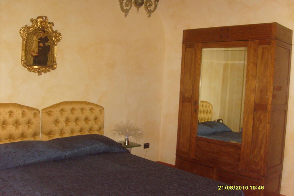 B&B Carolina Plebiscito R. Napoli Ruang foto