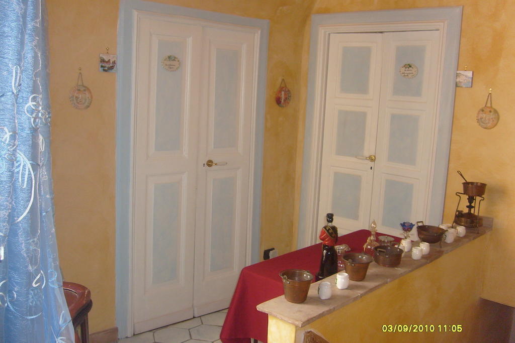 B&B Carolina Plebiscito R. Napoli Bagian luar foto
