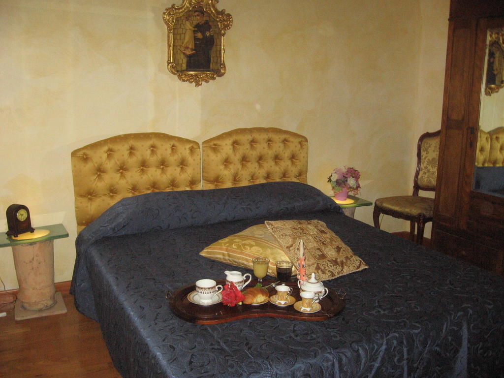 B&B Carolina Plebiscito R. Napoli Ruang foto