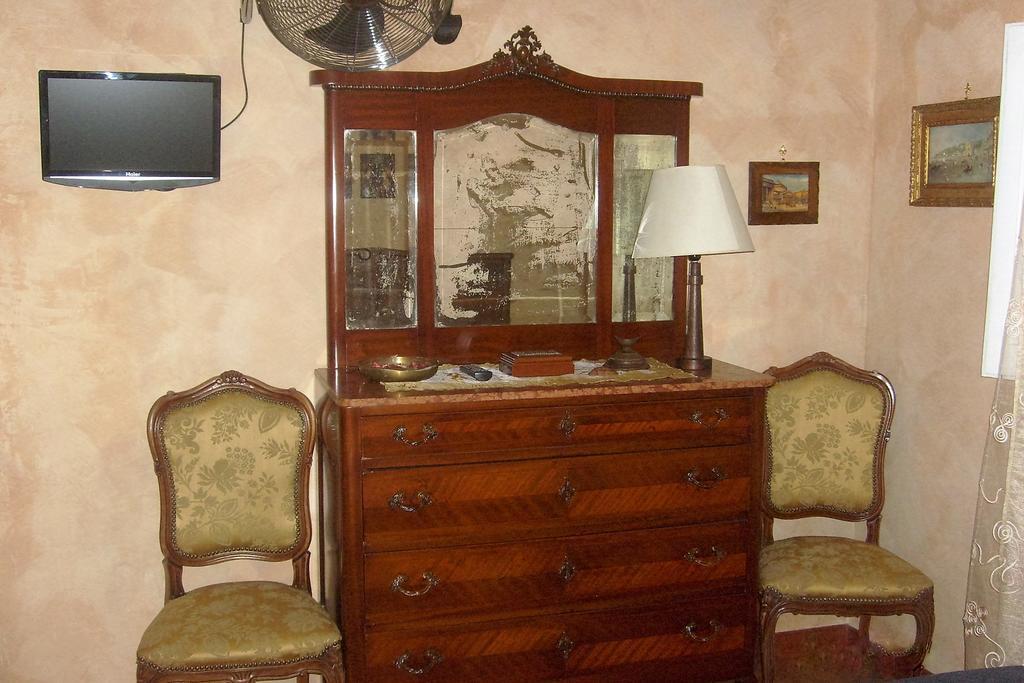 B&B Carolina Plebiscito R. Napoli Bagian luar foto