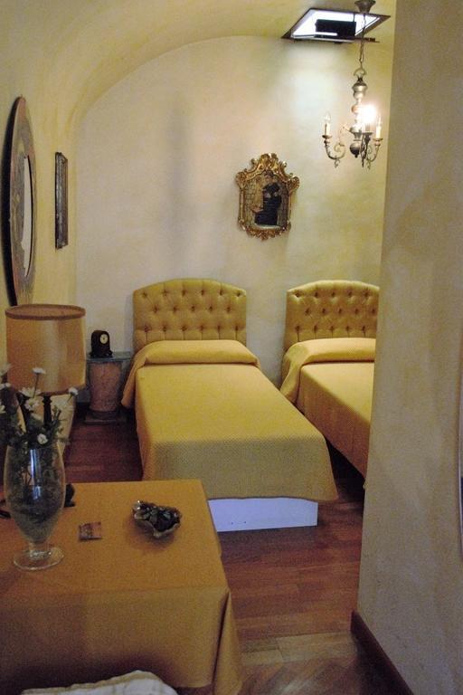 B&B Carolina Plebiscito R. Napoli Bagian luar foto